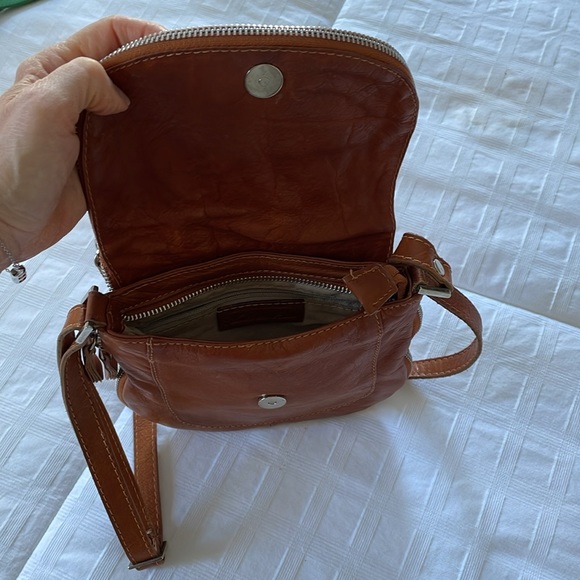 Italian leather crossbody bag - Picture 3 of 9